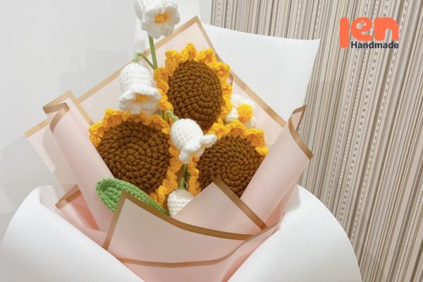 Hình ảnh 1 bó hoa đan len thủ công