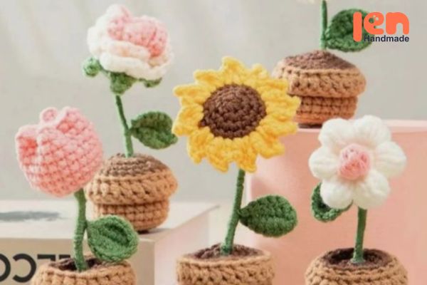 Hình ảnh chậu hoa bằng len dễ thương